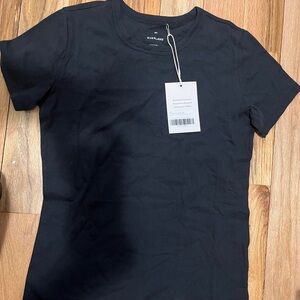 Everlane Women's Classic Black Tee